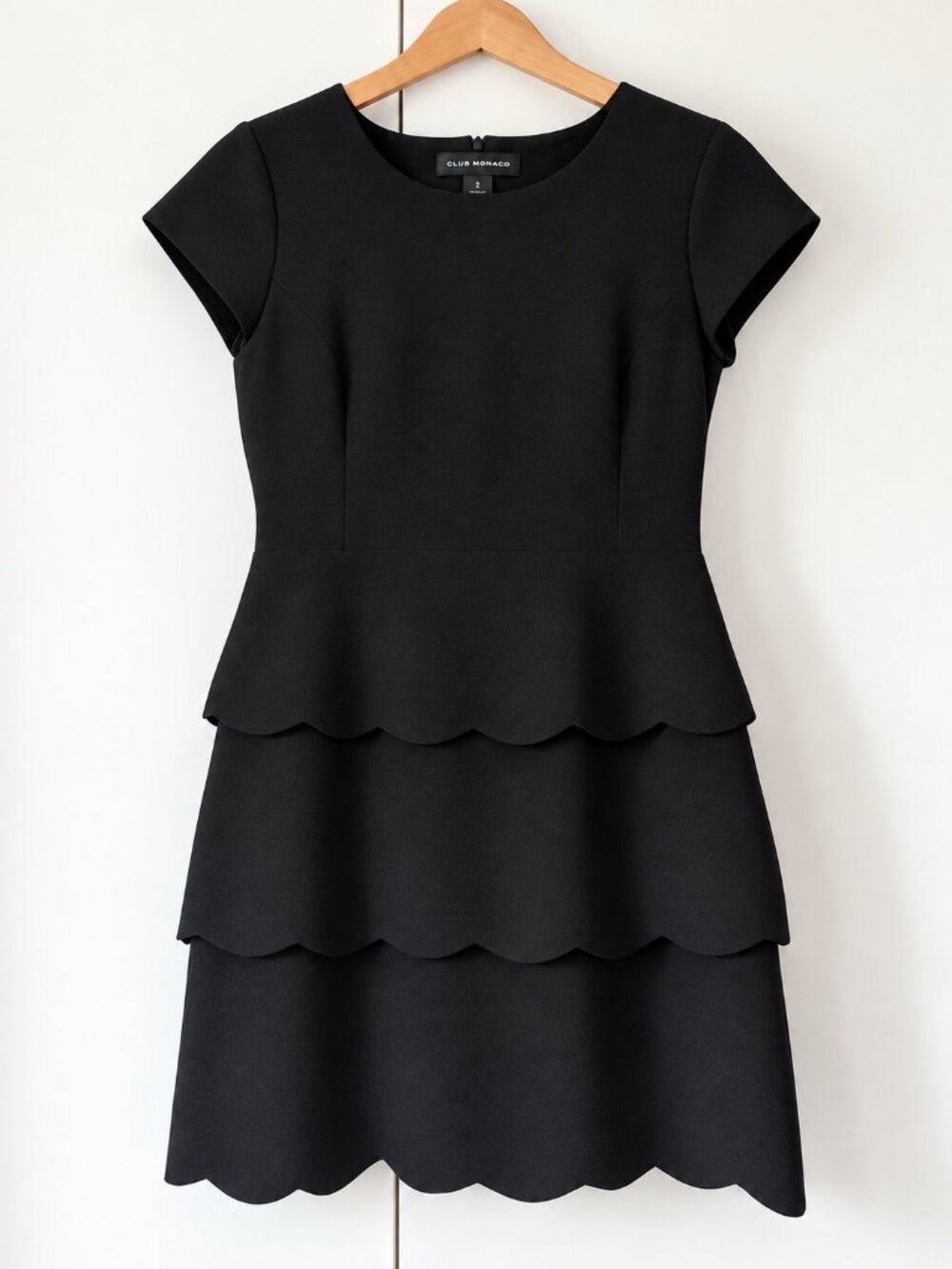 Club Monaco Colby Scalloped Dress – Black | Size 2